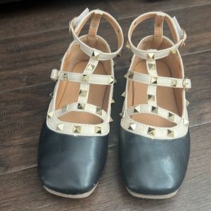 Rockstud ankle strap kids shoes